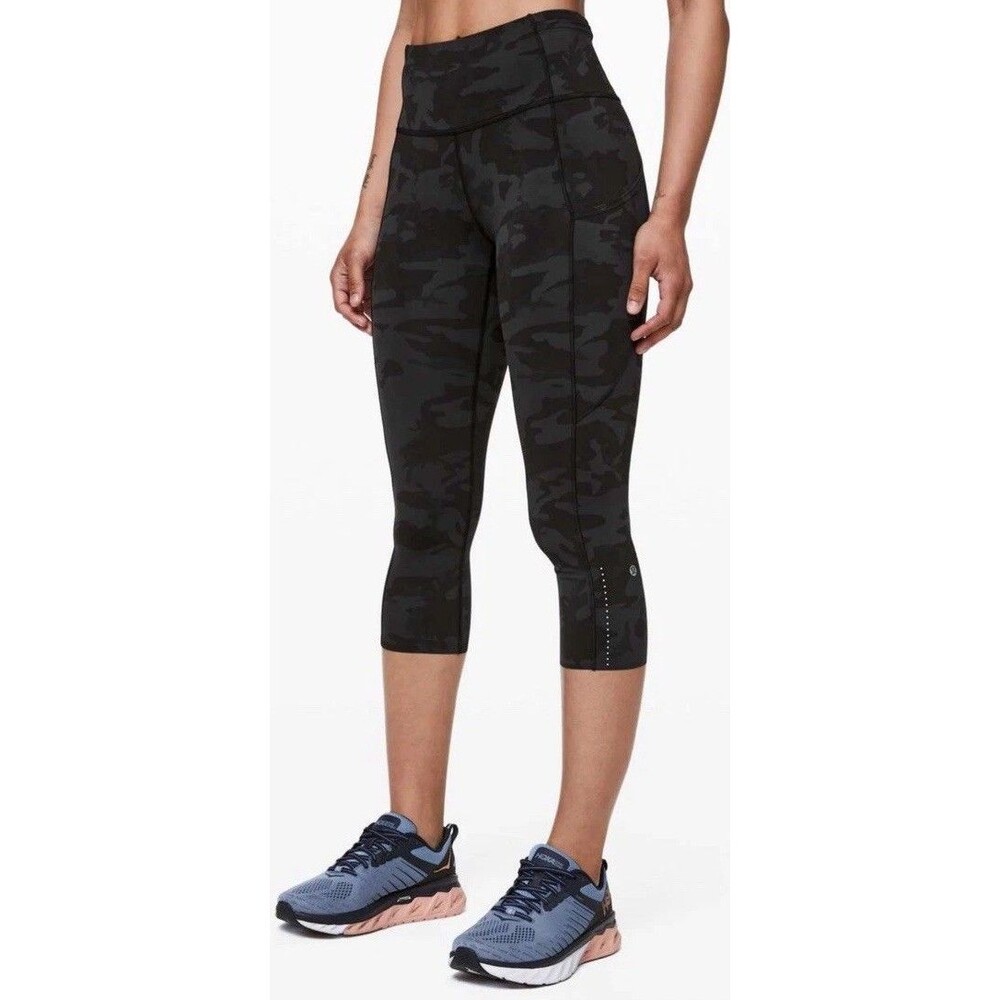 Lululemon Women's Fast and Free Crop II 19" Leggings Size 10 Black Camo Running